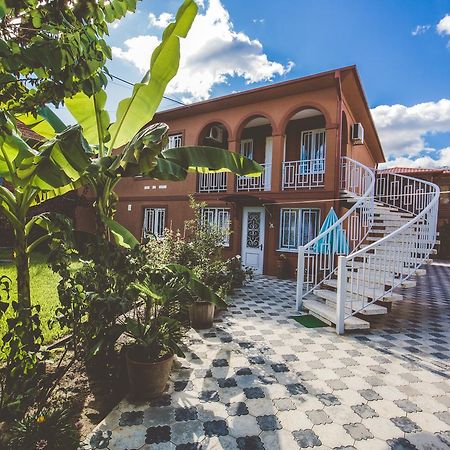Casa De Khasia Zugdidi Buitenkant foto