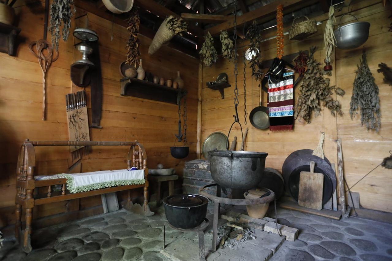 Casa De Khasia Zugdidi Buitenkant foto