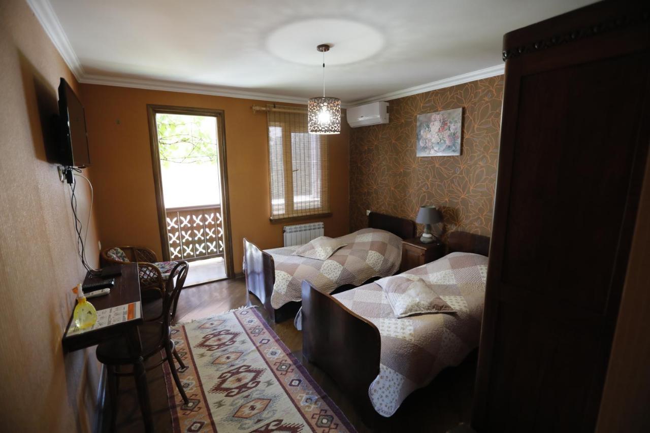 Casa De Khasia Zugdidi Buitenkant foto