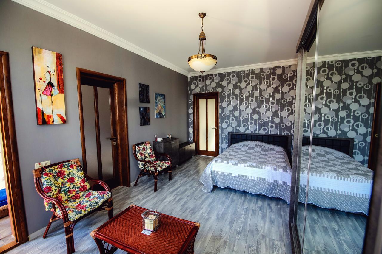 Casa De Khasia Zugdidi Buitenkant foto